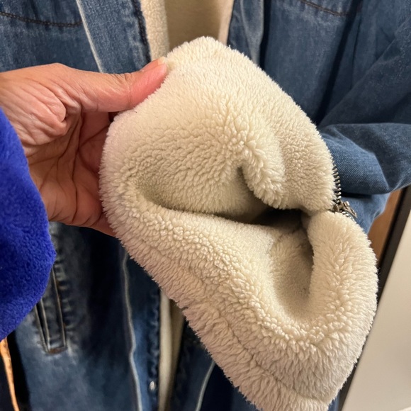 DENIM SHEARLING COAT BY GOSN IN A SIZE XL… EXCELLENT LIKE NEW CONDITION. UNISEX - Picture 4 of 9
